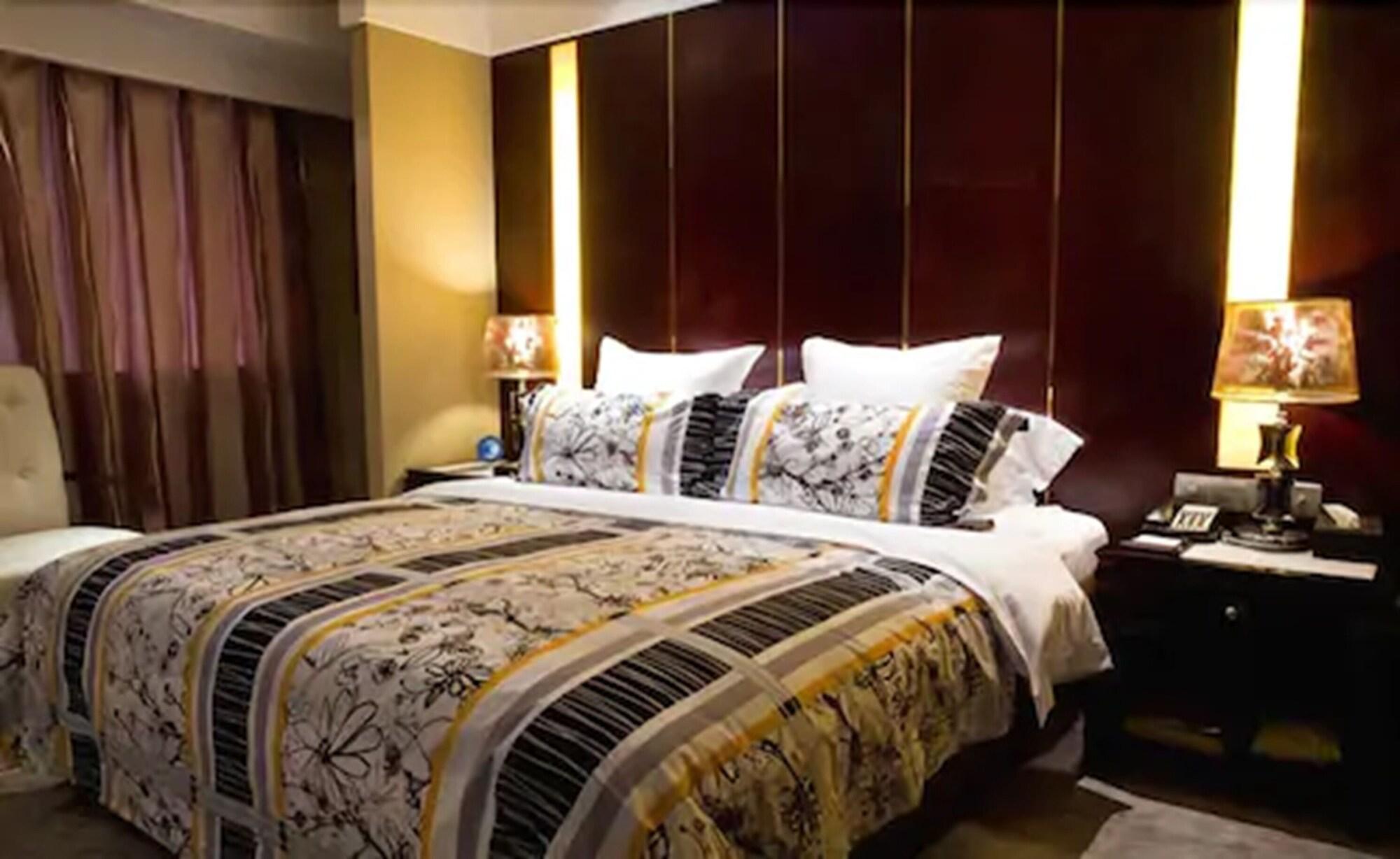 Hongyi Hotel Wuhan Exterior photo