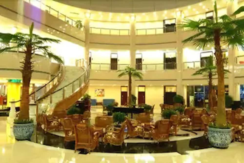 Hongyi Hotel Wuhan Exterior photo