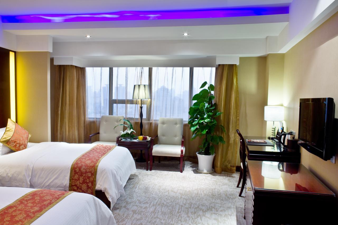 Hongyi Hotel Wuhan Exterior photo