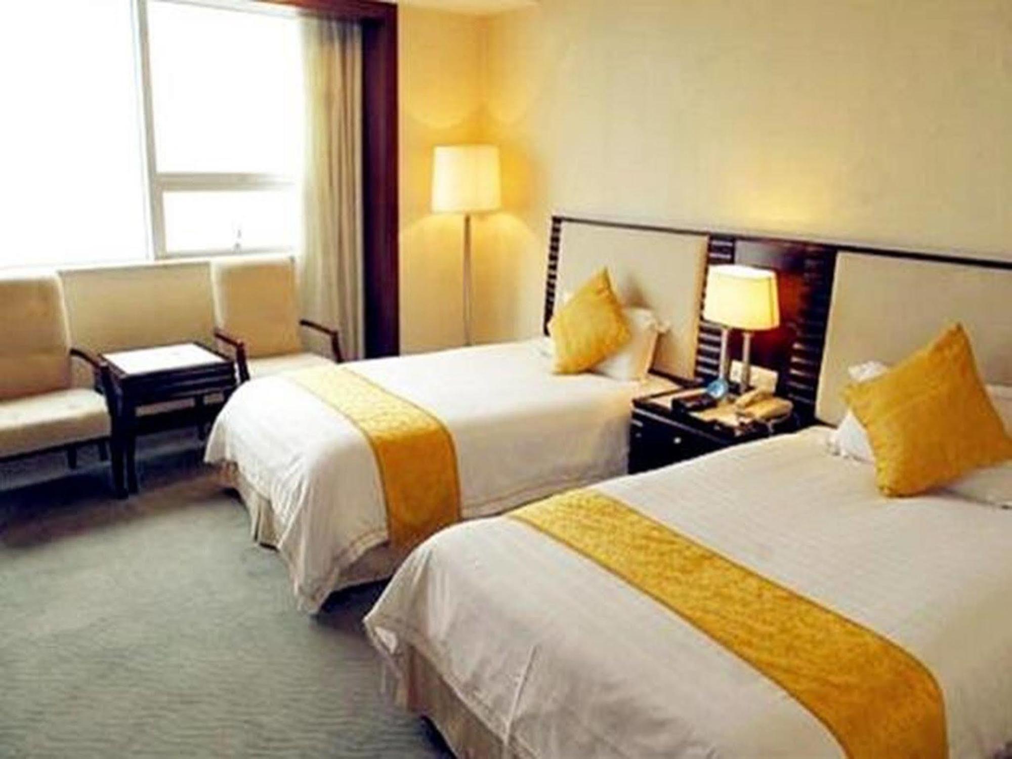 Hongyi Hotel Wuhan Exterior photo