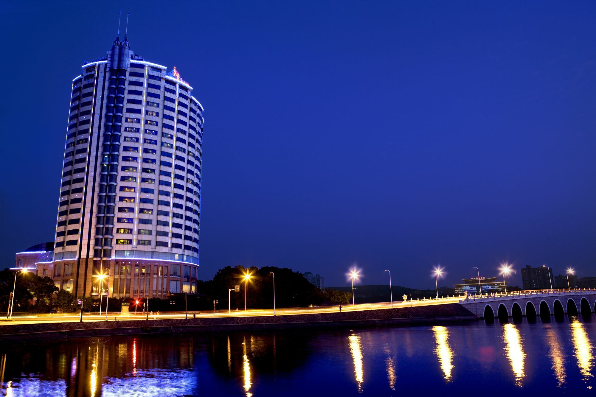 Hongyi Hotel Wuhan Exterior photo